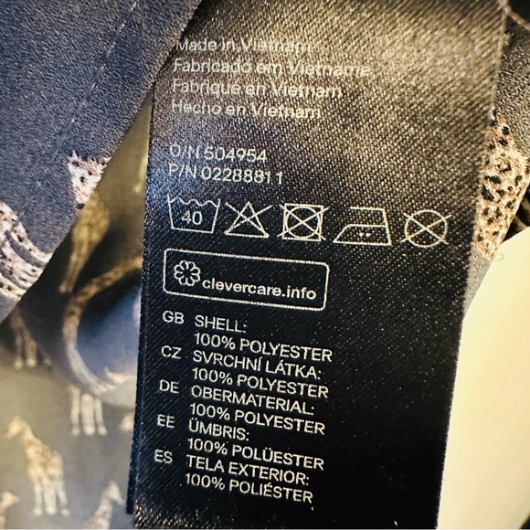 H&M CONSCIOUS Giraffe Print Blouse Shirt Dip Hem Top Size medium - Picture 4 of 7